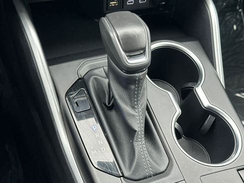 Used 2024 Toyota Highlander XLE image 24