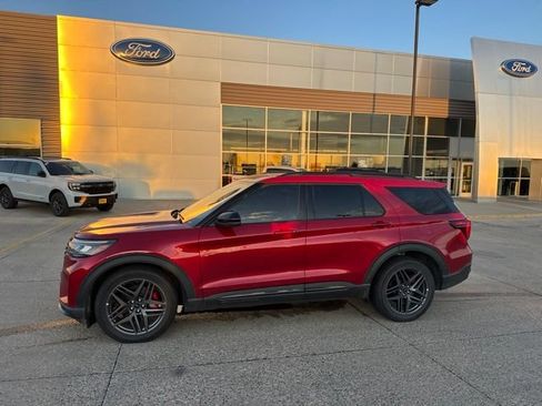 Used 2025 Ford Explorer ST AWD/4WD image 2