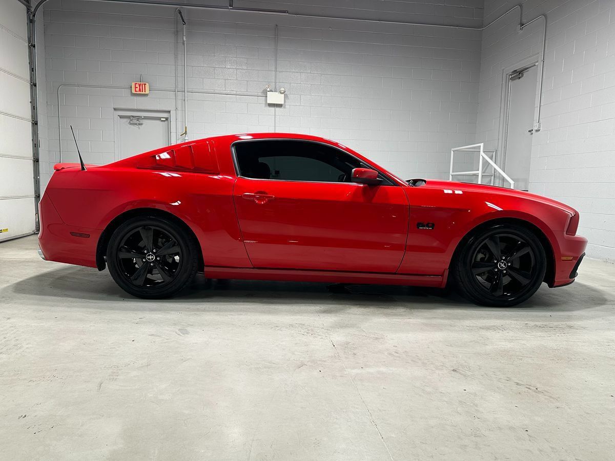 Used 2014 Ford Mustang GT Premium RWD image 2