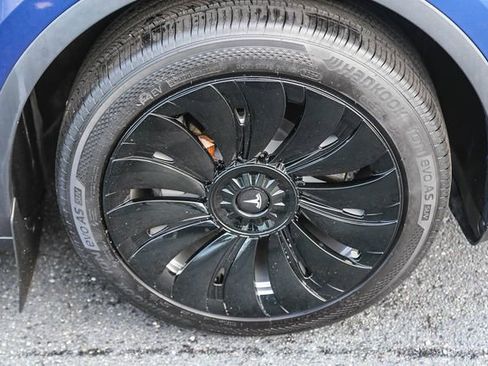 Used 2020 Tesla Model Y Long Range image 12