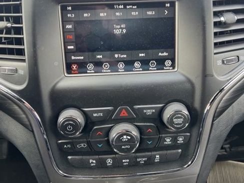 Used 2021 Jeep Grand Cherokee Laredo image 31