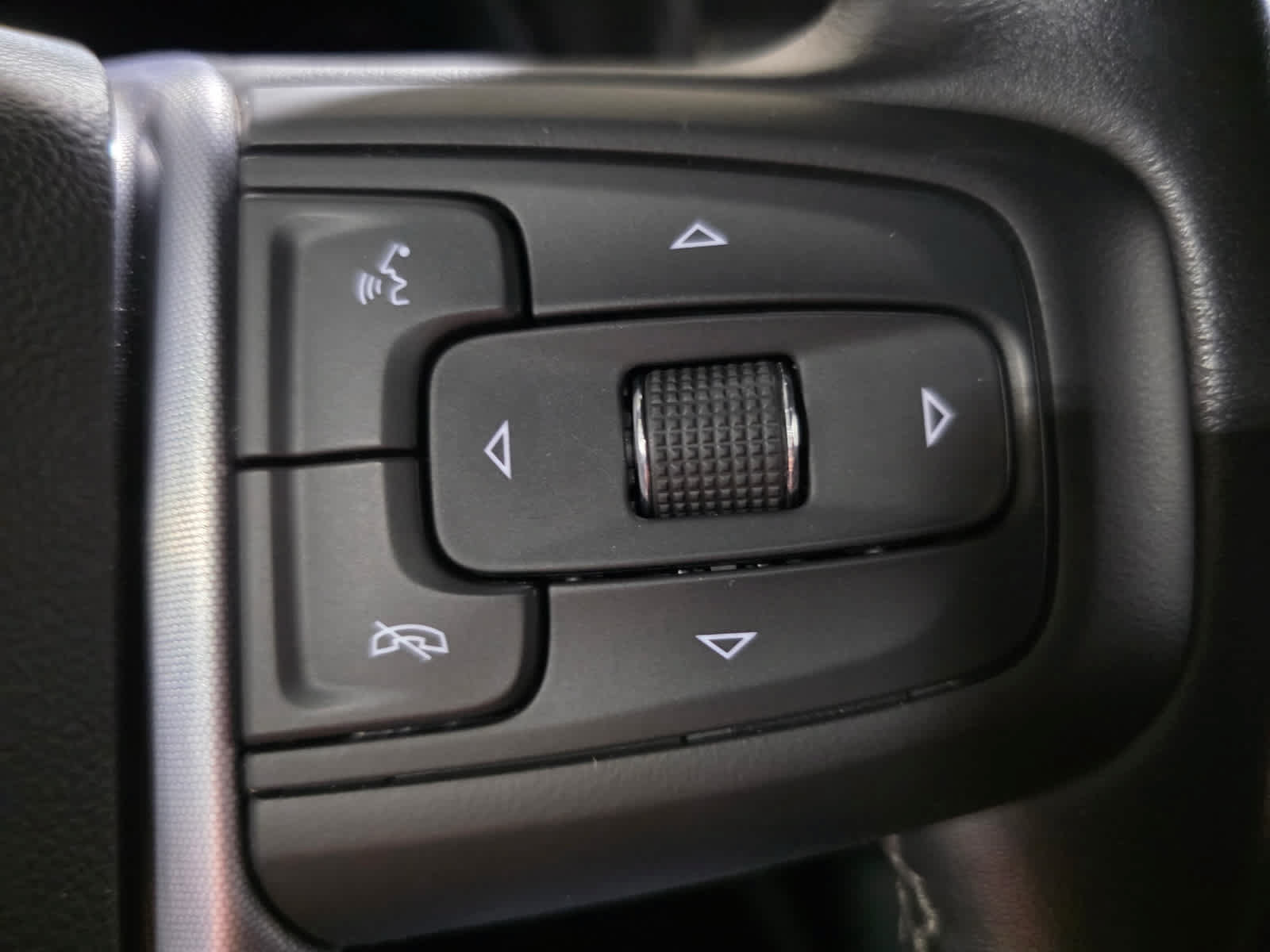 Used 2023 GMC Yukon XL SLT AWD/4WD image 23