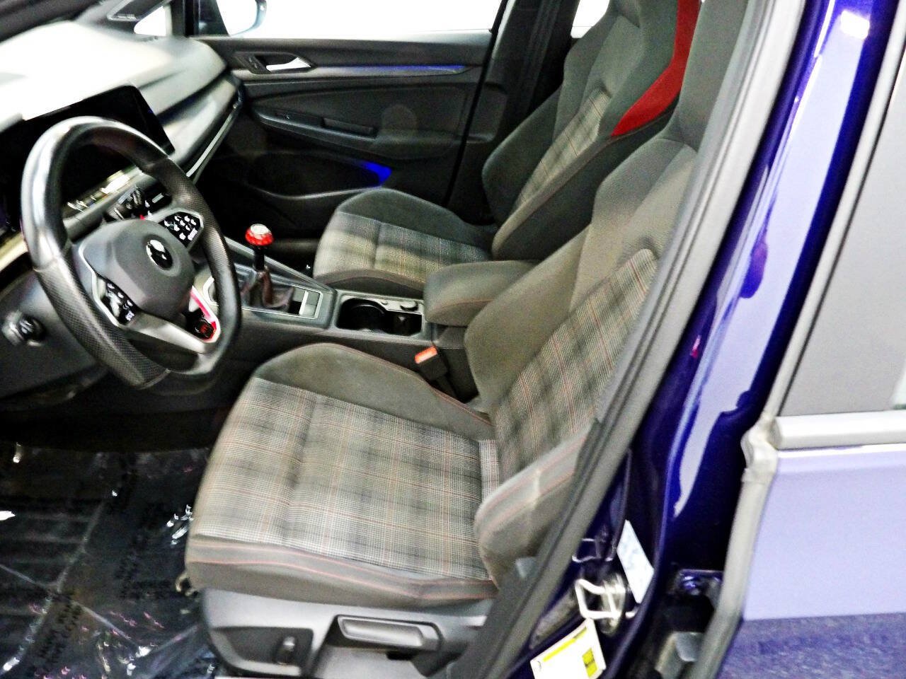 Used 2022 Volkswagen GTI SE FWD image 8
