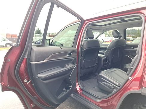 Used 2021 Jeep Grand Cherokee L Limited w/ Luxury Tech Group II image 12