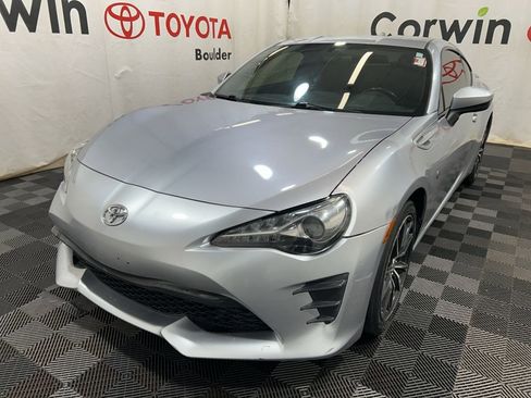 Used 2017 Toyota 86 image 3