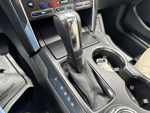 Used 2019 Ford Explorer Platinum image 18
