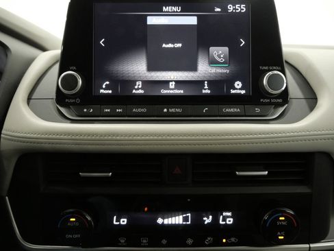 Used 2025 Nissan Rogue SV AWD/4WD image 19