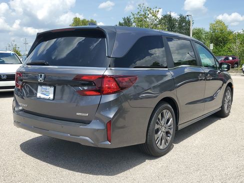 New 2026 Honda Odyssey Touring image 4