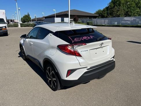 Used 2019 Toyota C-HR XLE FWD image 7