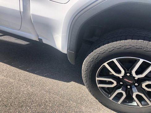 Used 2022 GMC Sierra 1500 AT4 w/ AT4 Preferred Package image 5