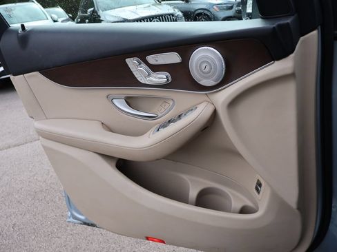Used 2018 Mercedes-Benz GLC 300 4MATIC image 36