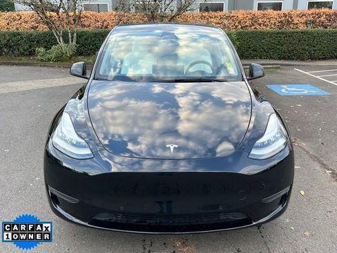 Used 2022 Tesla Model Y Long Range image 2