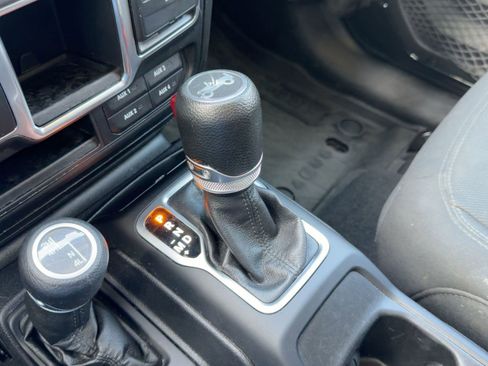 Used 2018 Jeep Wrangler Unlimited Sport image 16