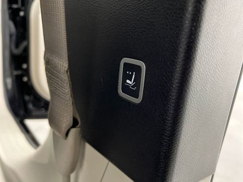 Used 2024 Chrysler Pacifica Limited FWD image 26