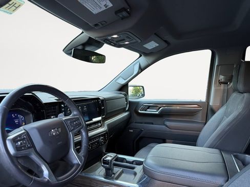 Certified 2023 Chevrolet Silverado 1500 RST w/ Redline Edition AWD/4WD image 9