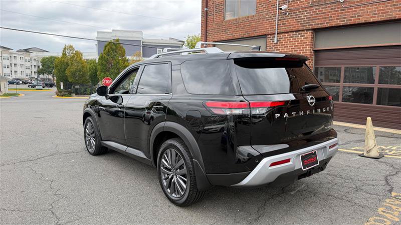 Used 2023 Nissan Pathfinder 4WD SL w/ SL Premium Package image 16