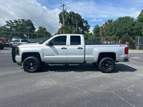 Used 2018 Chevrolet Silverado 1500 LT w/ Redline Edition AWD/4WD image 2