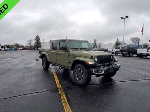Used 2025 Jeep Gladiator Sport w/ Premium Package AWD/4WD image 3