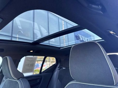 Certified 2025 Volvo XC40 B5 Plus AWD/4WD image 27