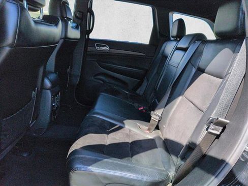 Used 2018 Jeep Grand Cherokee Altitude image 19