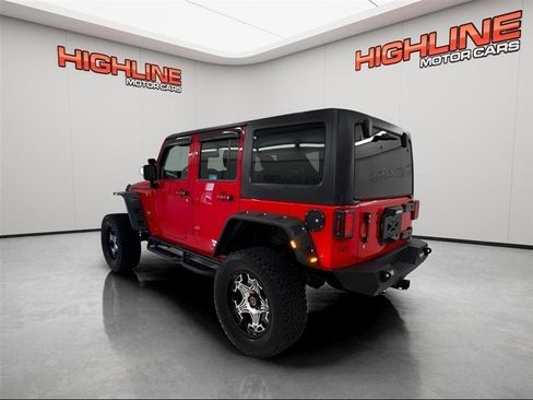 Used 2018 Jeep Wrangler Unlimited Sahara AWD/4WD image 7