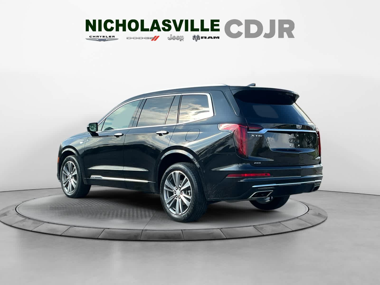 Used 2024 Cadillac XT6 Premium Luxury w/ Technology Package AWD/4WD image 3