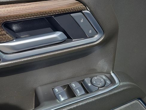 Used 2025 Chevrolet Silverado 1500 LT image 12