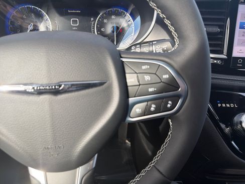 New 2026 Chrysler Pacifica Select image 22