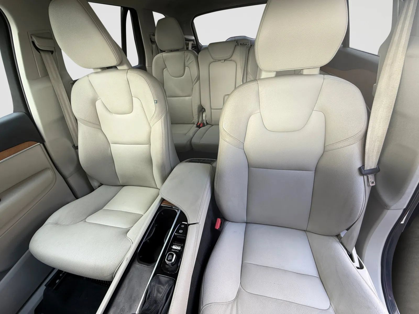 Used 2021 Volvo XC90 T6 Momentum w/ Advanced Package AWD/4WD image 13