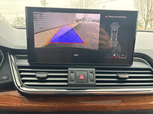 Used 2023 Audi Q5 2.0T Premium w/ Convenience Package image 23