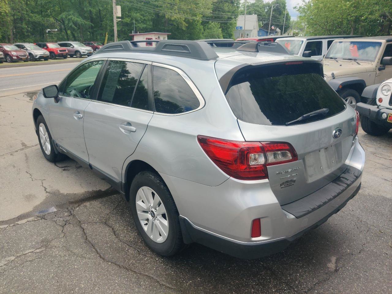 Used 2017 Subaru Outback 2.5i Premium AWD/4WD image 4