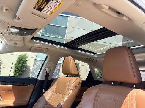Used 2022 Lexus RX 450h AWD w/ Luxury Package image 28