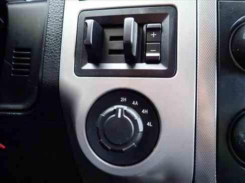 Used 2017 Ford Expedition XLT image 19