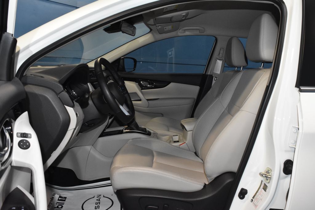 Certified 2022 Nissan Rogue Sport SL AWD/4WD image 6