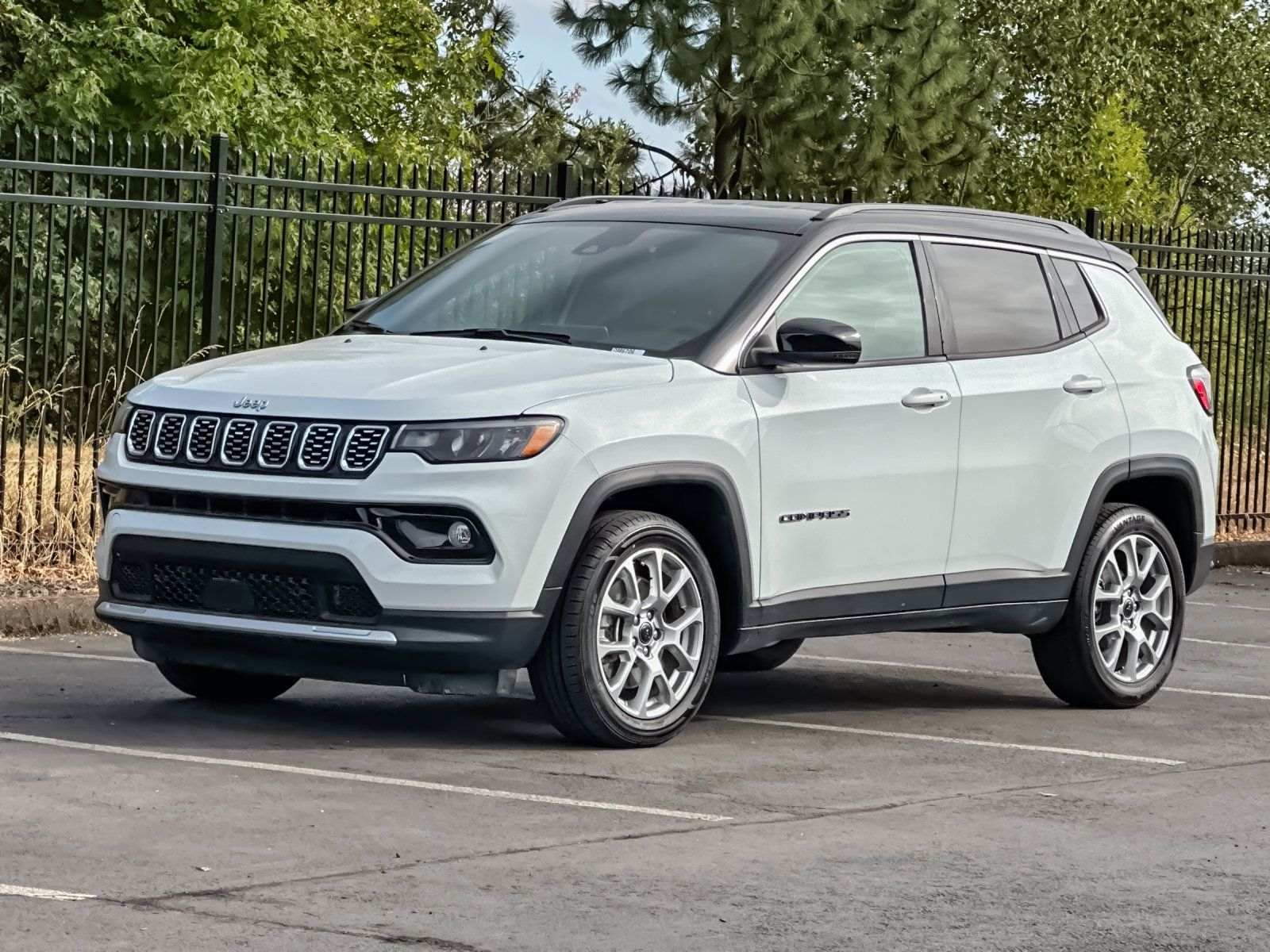 Used 2025 Jeep Compass Limited AWD/4WD image 7