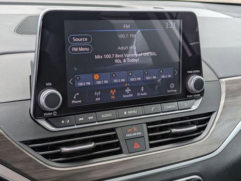 Used 2025 Nissan Altima 2.5 SV FWD image 18