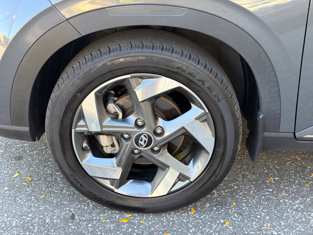 Certified 2024 Hyundai Venue Limited FWD image 5
