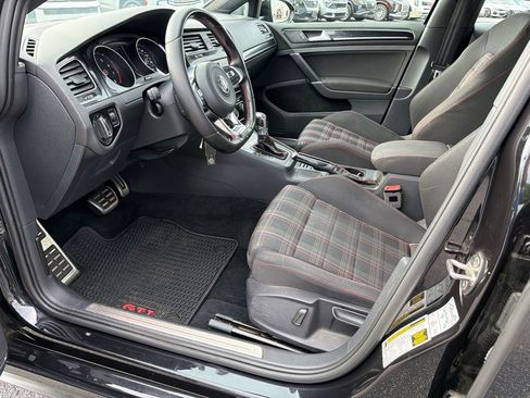 Used 2017 Volkswagen Golf 4-Door FWD image 9