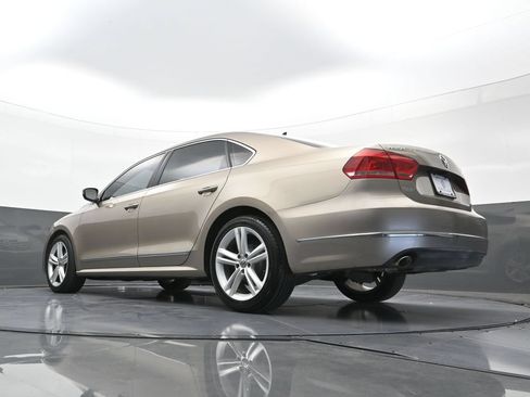 Used 2015 Volkswagen Passat TDI SEL Premium FWD image 25