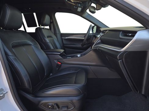 Used 2024 Jeep Grand Cherokee Limited w/ Black Appearance Package image 15