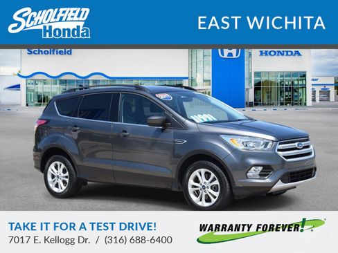 Used 2017 Ford Escape SE w/ Equipment Group 201A AWD/4WD image 1