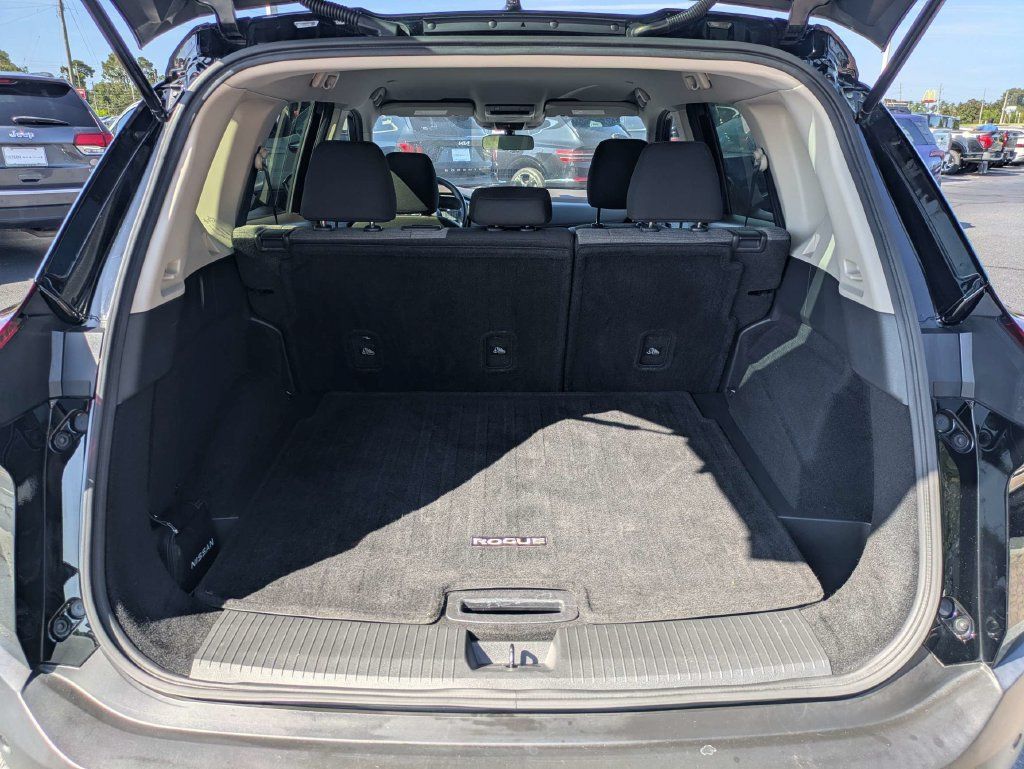 Used 2023 Nissan Rogue SV AWD/4WD image 14