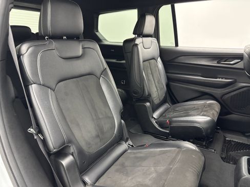 Used 2023 Jeep Grand Cherokee L Altitude AWD/4WD image 39