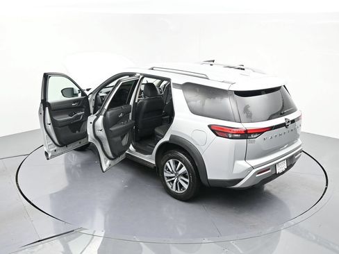 Used 2025 Nissan Pathfinder SL FWD image 22