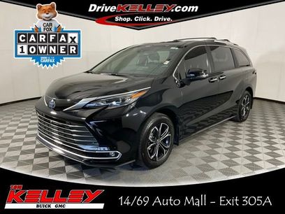 Used 2025 Toyota Sienna Platinum