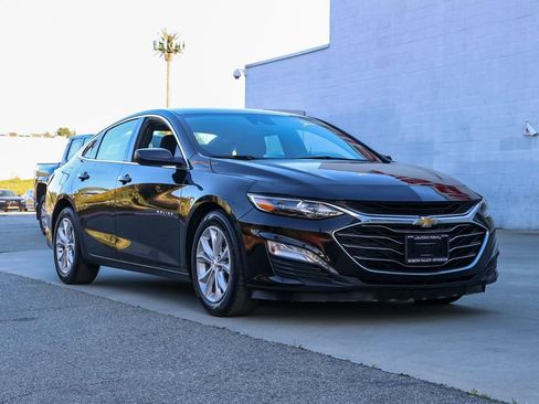 Used 2024 Chevrolet Malibu LT image 2