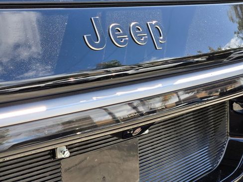New 2026 Jeep Grand Wagoneer L 4WD w/ HD Trailer Tow Package image 9