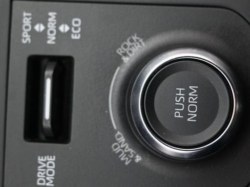 Used 2025 Toyota Highlander XSE AWD/4WD image 25