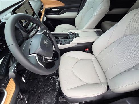 New 2026 Toyota Grand Highlander AWD image 4