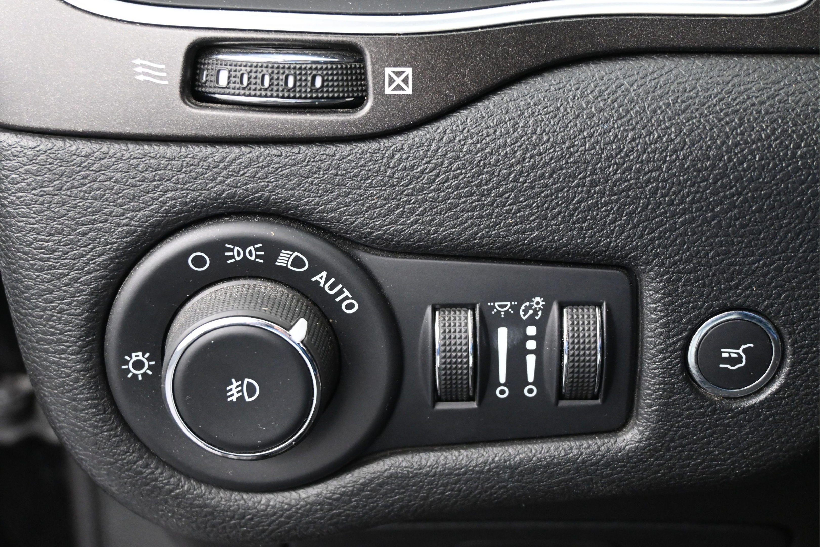 Used 2022 Jeep Cherokee Trailhawk w/ Sound & Nav Group AWD/4WD image 21